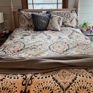 Artisan West 6 Piece Queen Bed Comforter Set - Comforter, Pillows, Shams, Throw